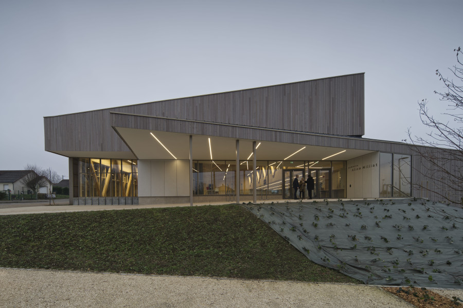 Gymnase dédié, handball et badminton