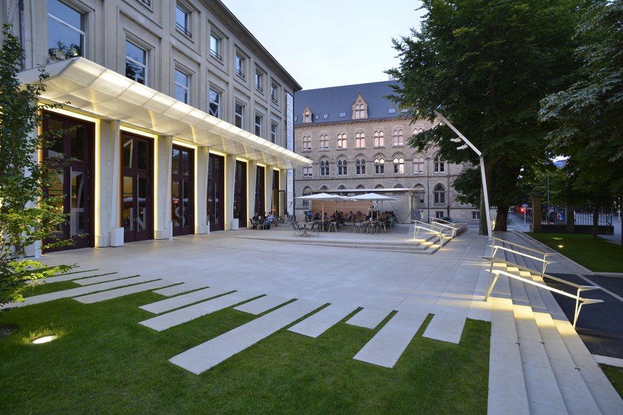 Restructuration du parvis du TNS