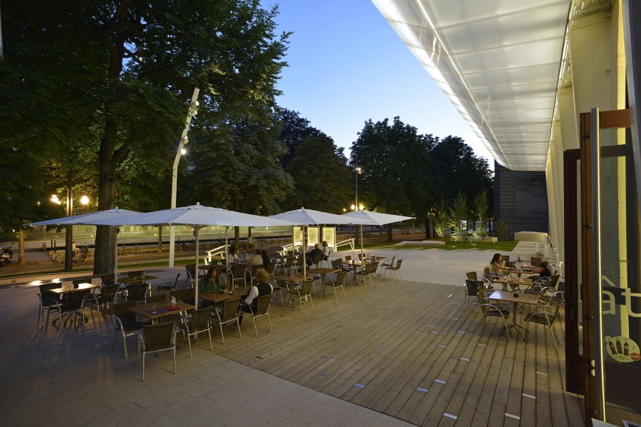 Restructuration du parvis du TNS