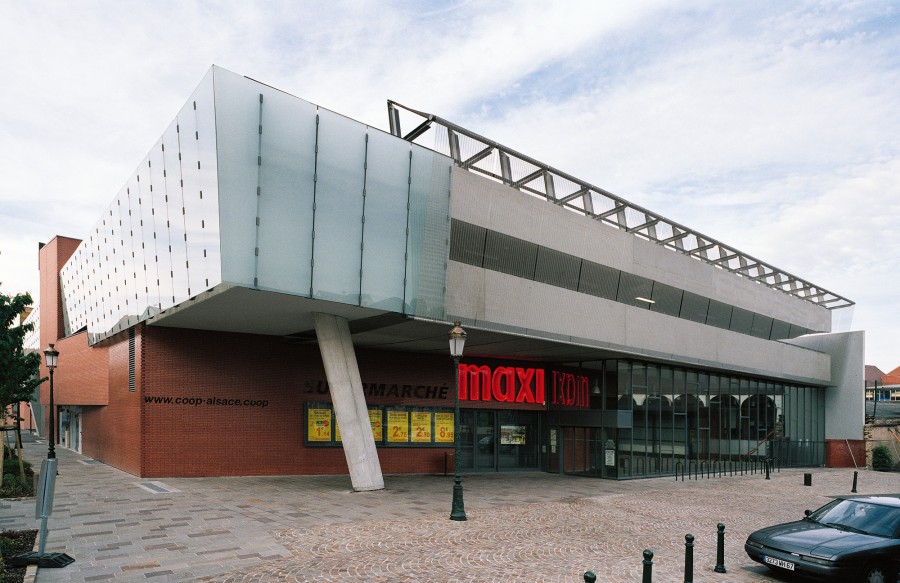 Parc de stationnement et surface commerciale - Haguenau