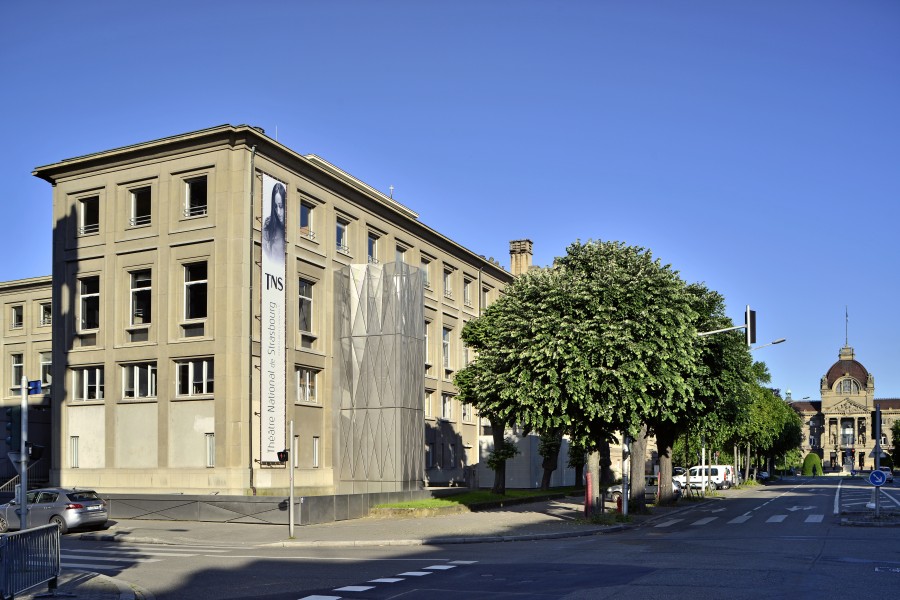 Réaménagement du hall et issues de secours pour le TNS