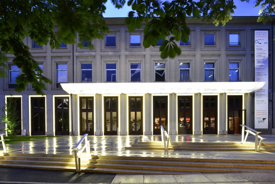 Réaménagement du hall et issues de secours pour le TNS